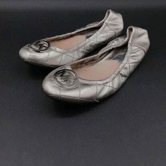 MICHAEL KORS MK Designer METALLIC SILVER LEATHER BALLET FLATS SILVER - SIZE 8M - Picture 2 of 7
